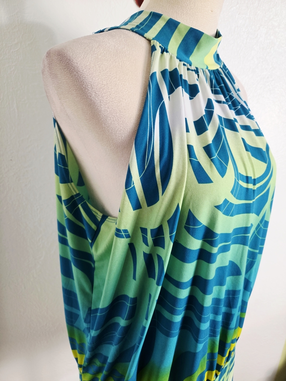 Axcess A Liz Claiborne - Teal, Aqua, Green & Yellow Abstract Halter Top, Size XL - Picture 5 of 13